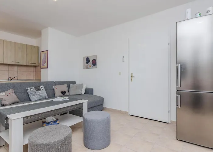 Lovely In With Wifi Дом отдыха Привлака